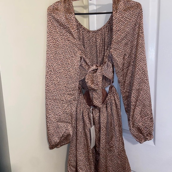 Polka Dotted Brown Dress
Size Large
Brand New with tags
From Lush - Picture 5 of 6